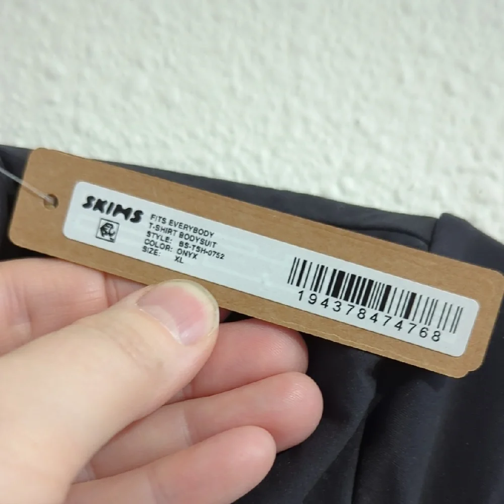 SKIMS FITS EVERYBODY T-SHIRT BODYSUIT - Black - Size XL - Picture 7 of 9